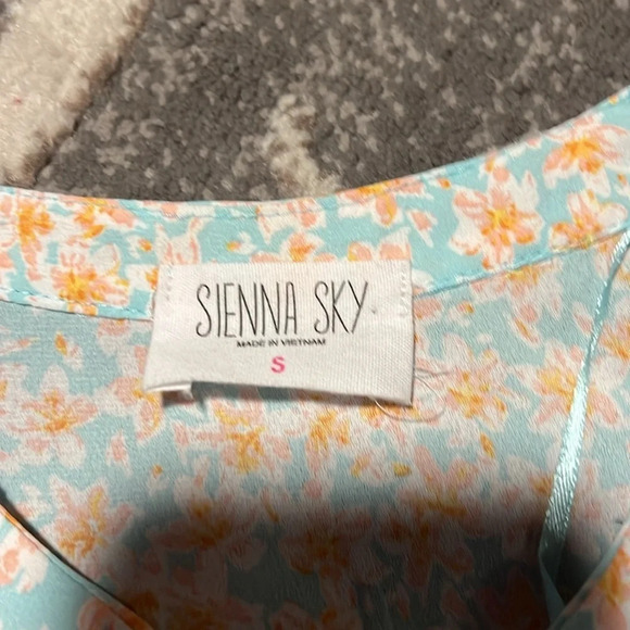 Sienna sky dress. Like new.gorgeous and soft. - Picture 4 of 4